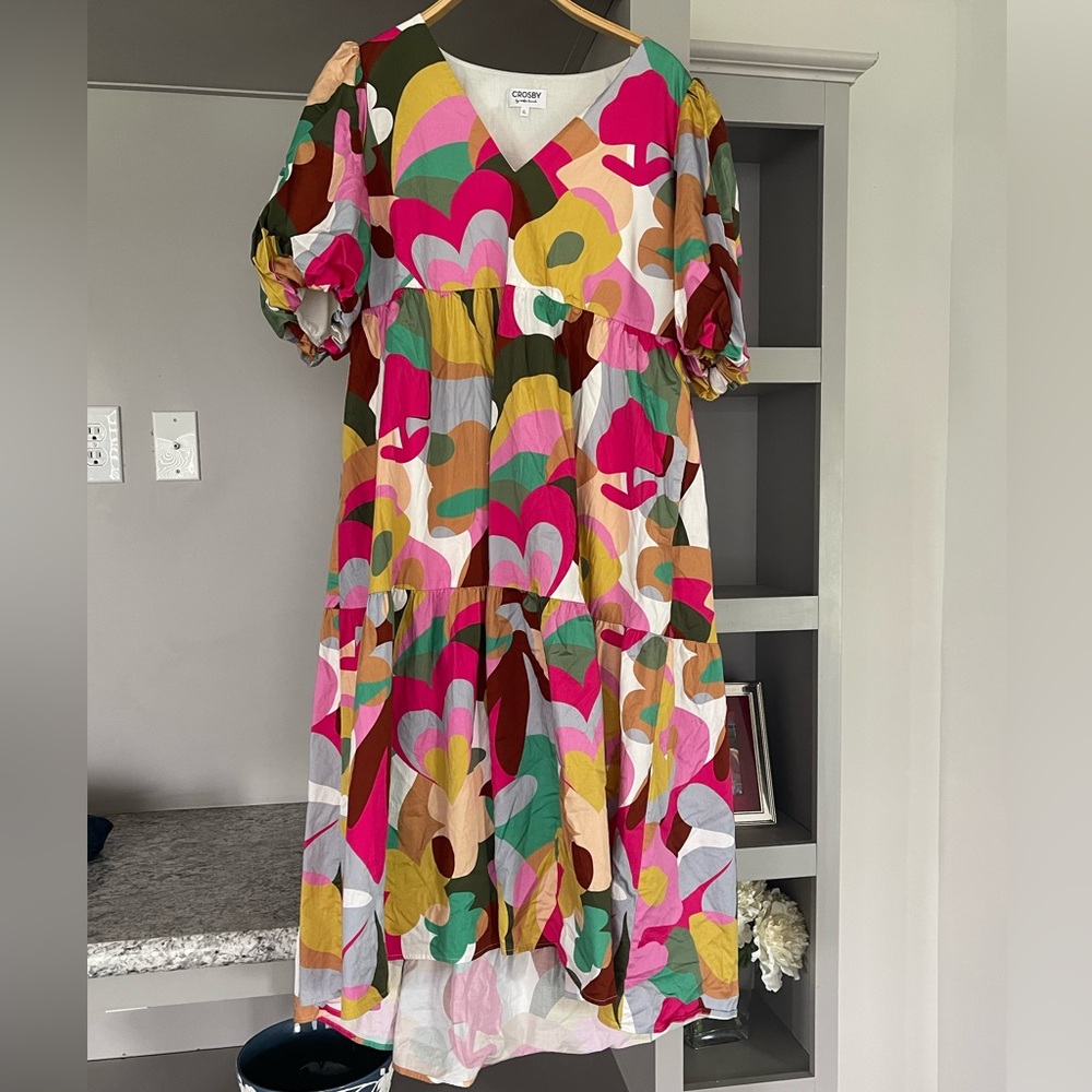 Adorable oversized dress in graphic design. XL